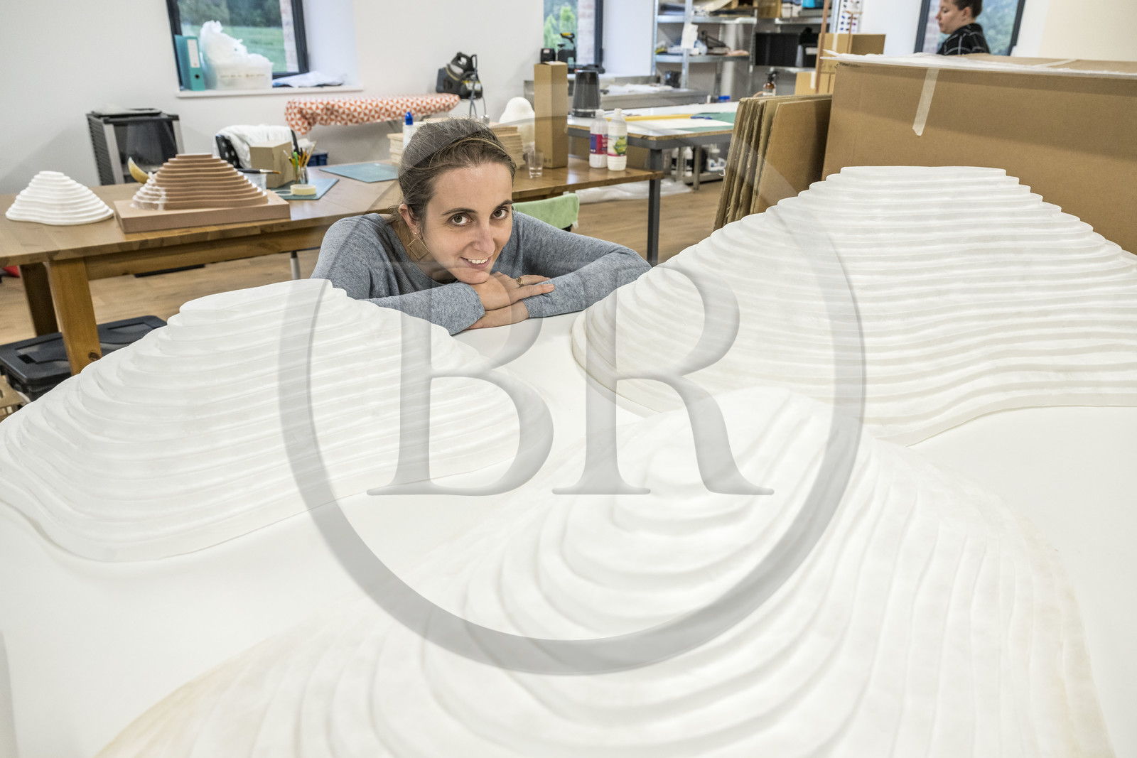 France, Gard (30), Bagard, l'Atelier Sericyne, production de soie d'exception et intissée pour la réalisation d'objets de décoration et d'art de vivre en soie, la fondatrice Clara Hardy