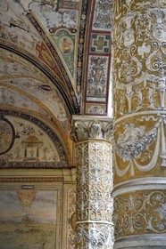 Italie, Toscane, Florence, centre historique classé Patrimoine Mondial de l'UNESCO, le Palazzo Vecchio, cour de Michelozzo avec des fresques de villes autrichiennes sur le mur de Giorgio Vasari