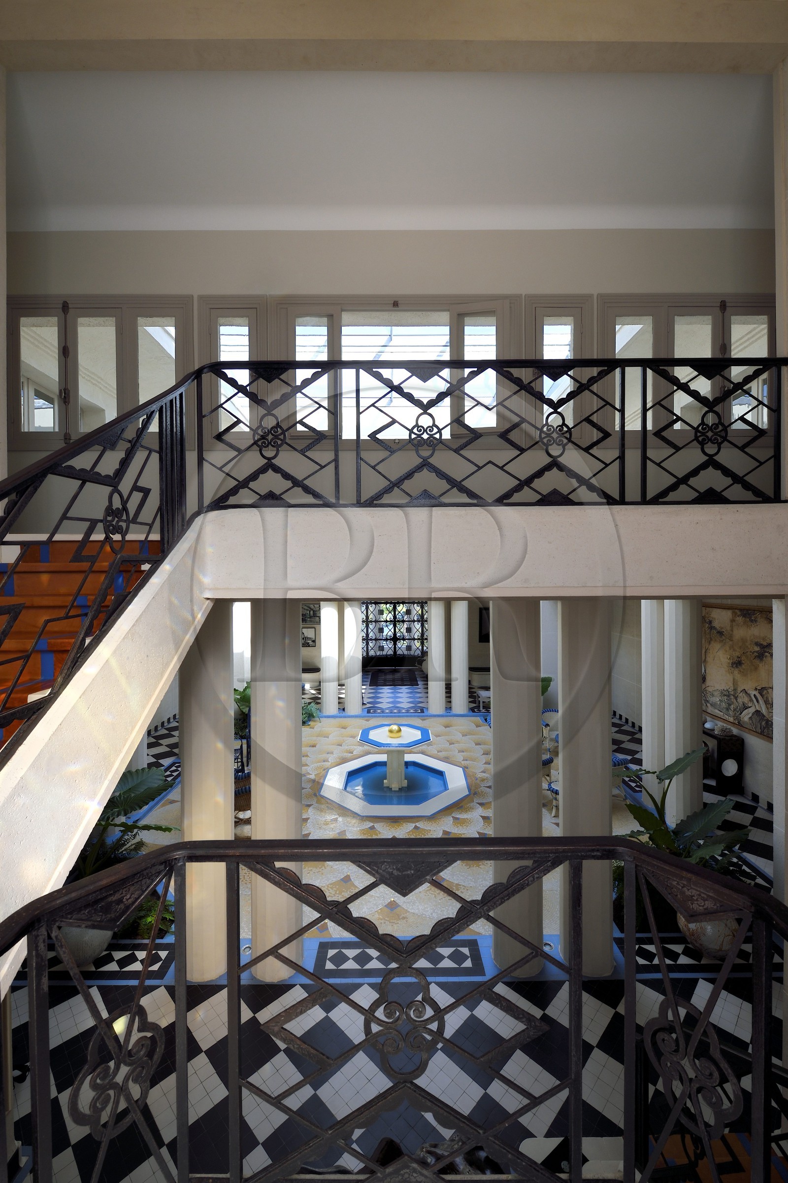 France, Pyrénées-Atlantiques (64), la côte du Pays-Basque, Ciboure, la Villa Art déco Leihorra dessiné par l'architecte Joseph Hiriart 1926, le patio intérieur