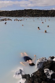 Islande, Grindavik, baignade au Blue Lagoon (Usine géothermique)