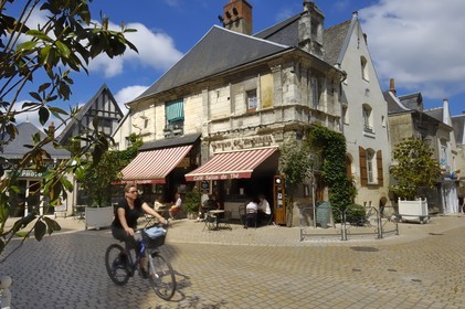 France, Indre et Loire (37), Vallée de la Loire classée Patrimoine Mondial de l' UNESCO, Langeais, terrasse de café