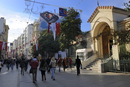 Turquie, Istanbul, quartier de Beyoglu, le consulat de France dans la rue Istiklal Caddesi