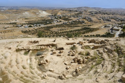 Israel, Cisjordanie, l'Hérodion, colline artificiellement exhaussée qui abrite les ruines d'un palais fortifié construit par le roi Hérode Ier le Grand (site classé Parc National), les fouilles du théâtre du roi Hérode ont été menées par le professeur Ehud Netzer et maintenant par Yakov Kalman