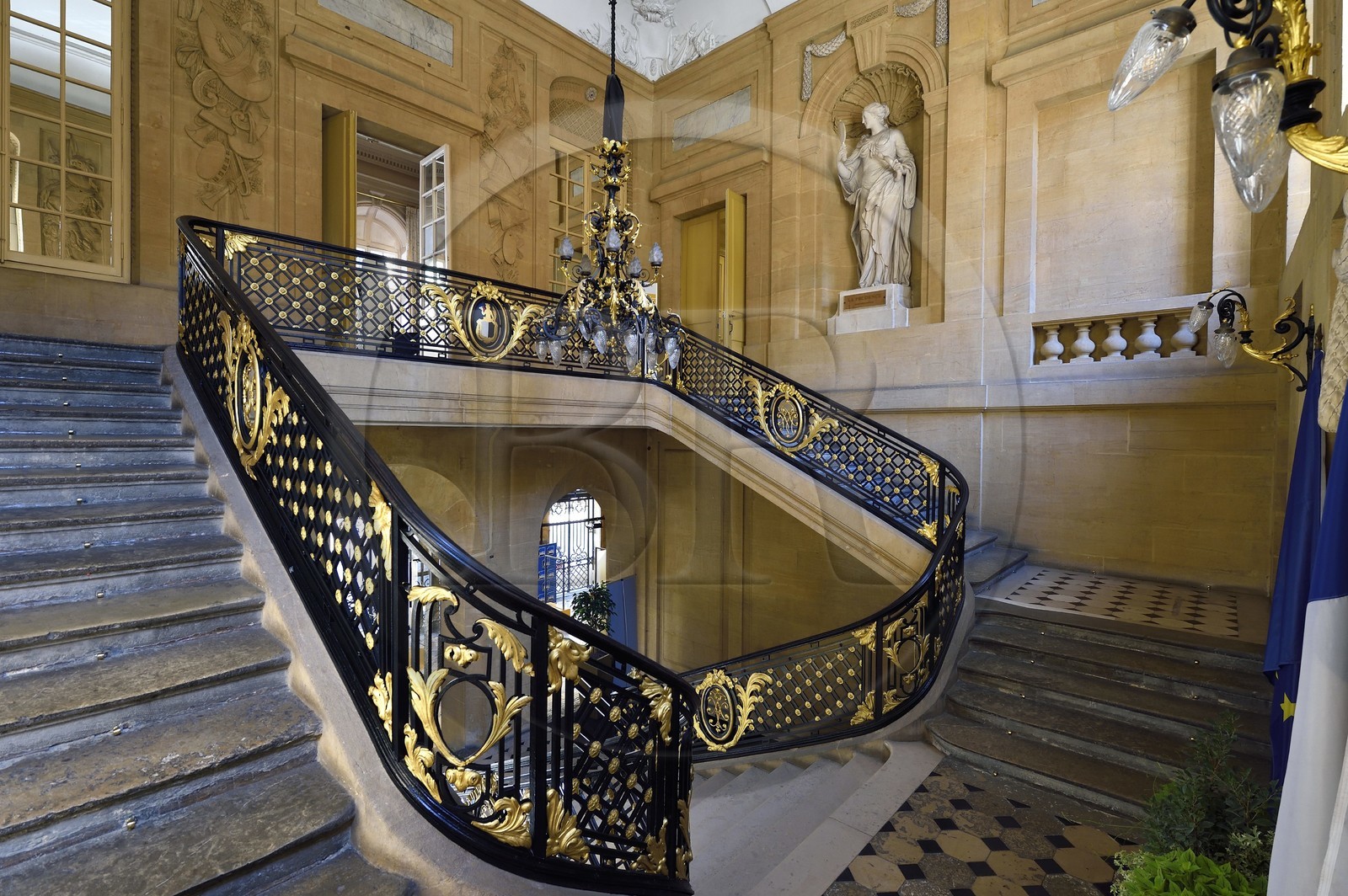 France, Moselle (57), Metz, l'hotel de ville, statue représentant la Prudence qui orne l'escalier monumental