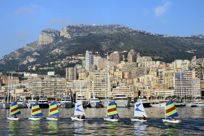 Principauté de Monaco, Monaco, l'ecole de voile dans port Hercule