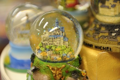 France, Manche (50), Mont-Saint-Michel, classé Patrimoine Mondial de l'UNESCO, boule à neige, souvenir du Mont