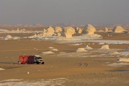 Egypte, désert libyque, bivouac dans le Désert Blanc au nord de Farafra
