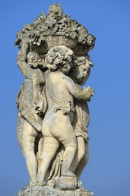 France, Seine-et-Marne (77), Maincy, le château de Vaux-le-Vicomte, statue dans les jardins