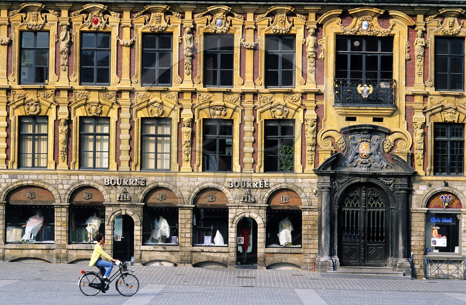 France, Nord (59), Lille, la Vieille Bourse sur la Grand Place (Charles de Gaulle)