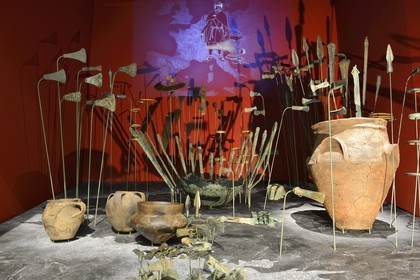 France, Ille-et-Vilaine (35), Rennes, Les Champs Libres de l'architecte Christian de Portzamparc, le musée de Bretagne, objets de l'age du bronze