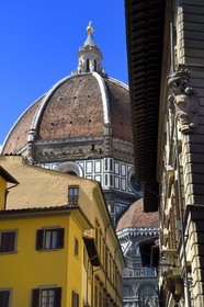 Italie, Toscane, Florence, centre historique classé Patrimoine Mondial de l'UNESCO, la cathédrale Santa Maria del Fiore dans la perspective de la Via de Tedaldi