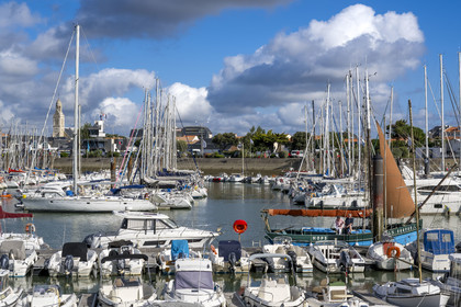 France, Vendée (85), Saint-Gilles-Croix-de-Vie, le voilier le Hope dans le port, un ancien caseyeur devenu bateau patrimoine géré par l'association Suroit