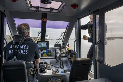 France, Finistère (29), Mer d'Iroise, Ile de Molène, Fréderic Le Meil patrouille à bord du bateau rapide des affaires maritimes de Brest