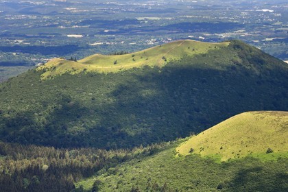 France, Puy-de-Dôme (63), Parc Naturel Régional des Volcans d'Auvergne, Chaine des Puys classée Patrimoine Mondial de l’UNESCO, le cratère du Puy de Côme