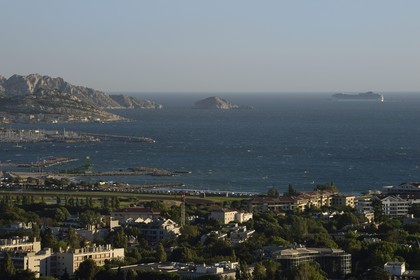 France, Bouches-du-Rhône (13), Marseille, plage du Prado, l'église arménienne au premier plan à gauche