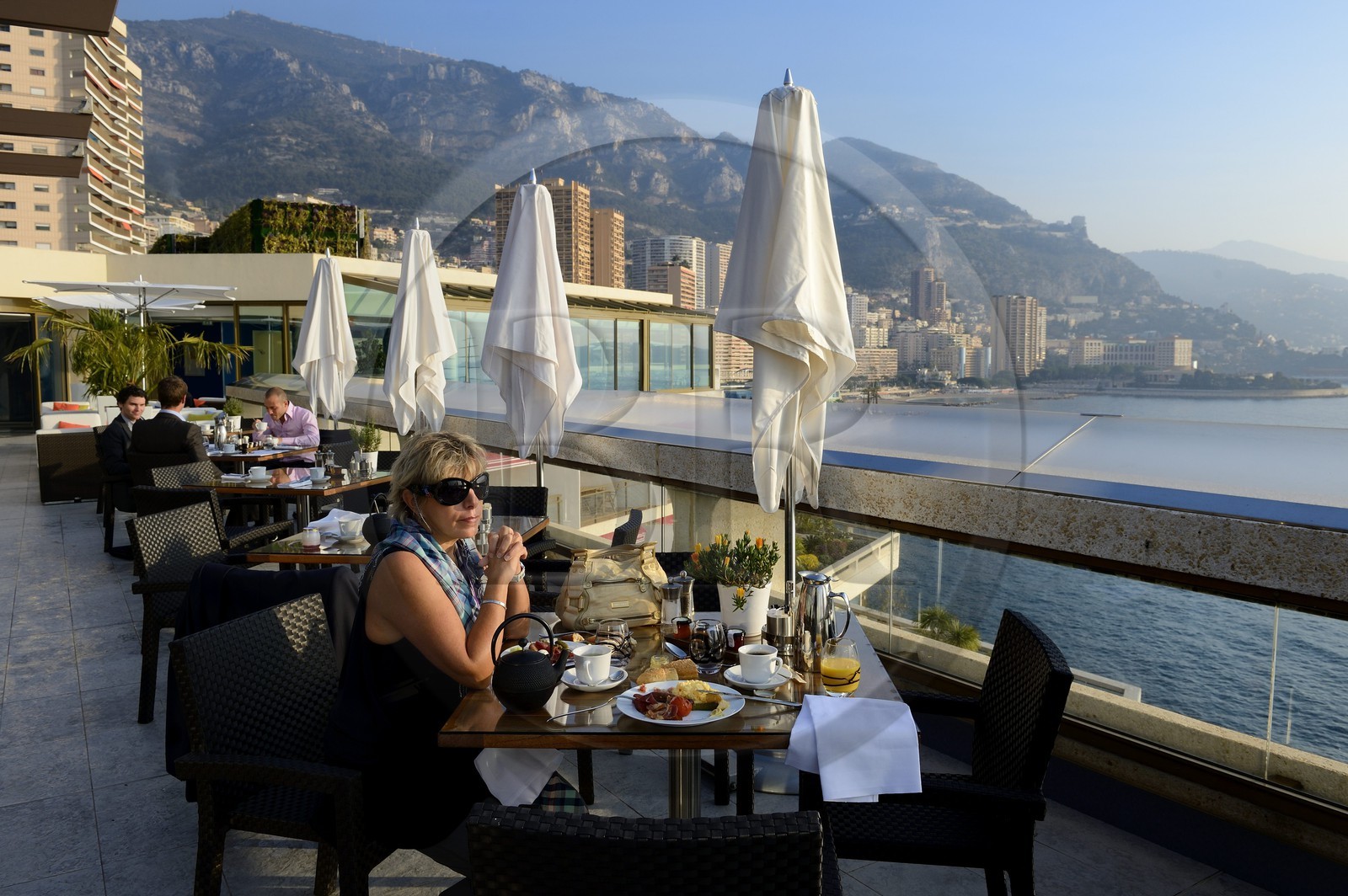 Principauté de Monaco, Monaco, Monte-Carlo, petit déjeuner sur la terrasse de Hotel Fairmont