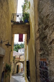 France, Var (83), Seillans, labellisé Les Plus Beaux Villages de France, rue de l'église