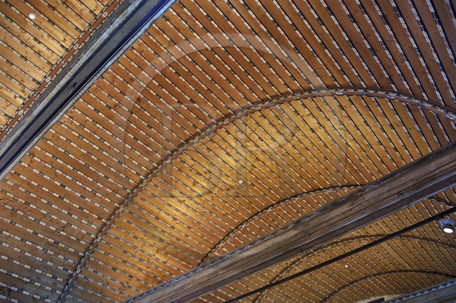 Suisse, Canton de Vaud, Veytaux, chateau Chillon sur les rives du lac Léman, une des trois grandes salles d'apparat, charpente voutée en bois