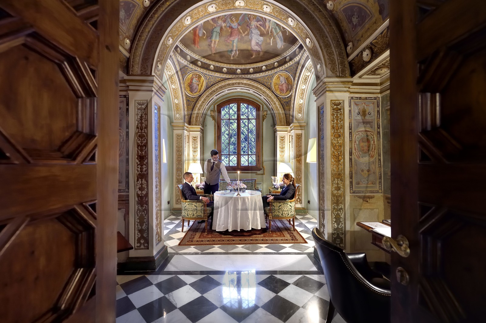 Italie, Toscane, Florence, centre historique classé Patrimoine Mondial de l'UNESCO, Palazzo Della Gherardesca, palace 5 étoiles Four Seasons Hotel Firenze, diner romantique dans la chapelle du Cardinal