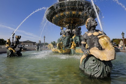 France, Paris (75), la Fontaine des Mers et l'obélisque sur la place de La Concorde