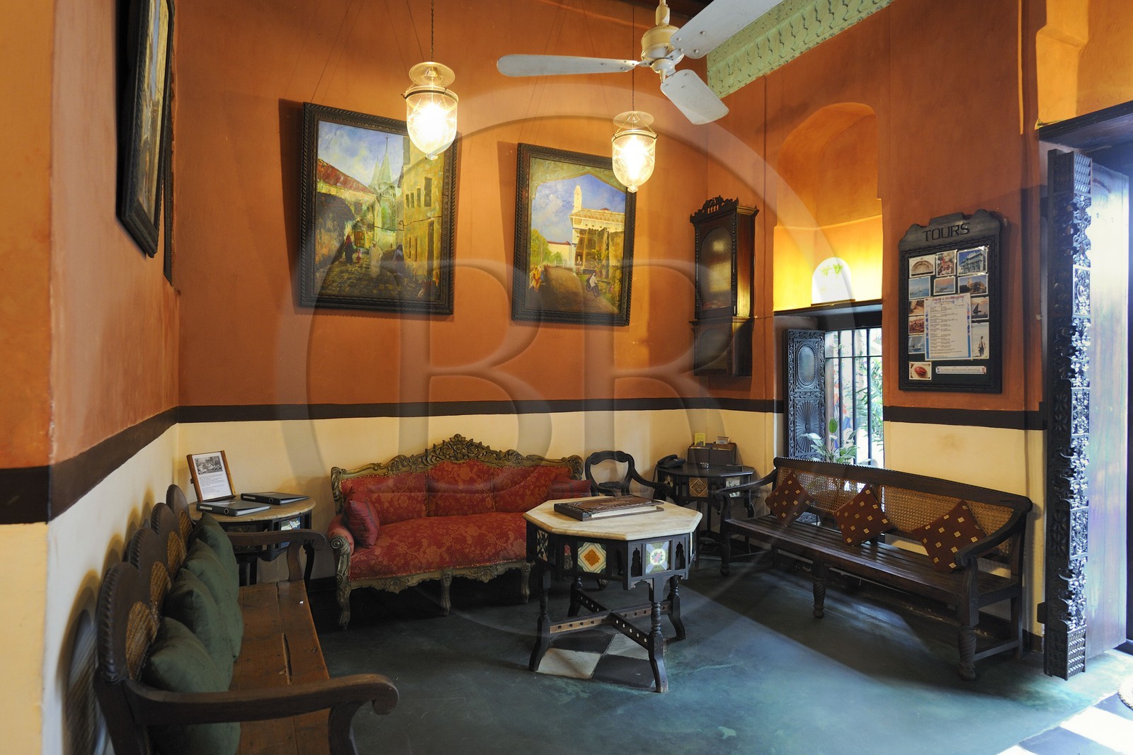 Tanzanie, archipel de Zanzibar, île de Unguja (Zanzibar), ville de Zanzibar, quartier Stone Town, classé Patrimoine Mondial de l' UNESCO, l’hôtel de charme 236 Hurumzi dans une maison traditionnelle