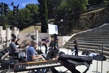 France, Var (83), Presqu'Ile de Saint-Tropez, Ramatuelle, théâtre de verdure, répétition du concert des anciens musiciens de Johnny Hallyday