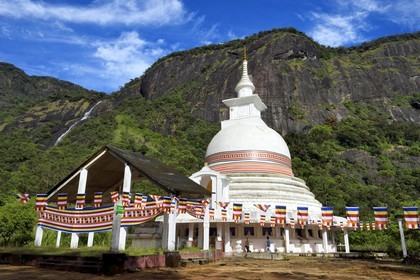 Sri Lanka, province du centre, Dalhousie, temple sur le chemin menant au Pic d'Adam (Adam's Peak)