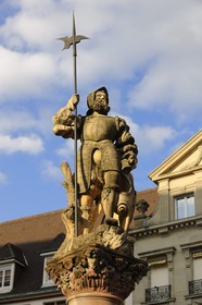 France, Haut-Rhin (68), Mulhouse, place de la Reunion, la fontaine du Hallebardier