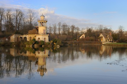 France, Yvelines (78), château de Versailles, classé Patrimoine Mondial de l'UNESCO, le domaine de Marie-Antoinette, le Hameau de la Reine, la tour de Marlborough