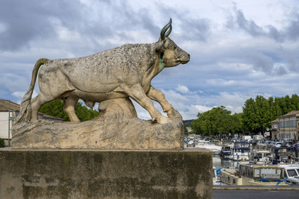France (30), Gard, Beaucaire, monument au taureau Le Clairon né en 1920, le plus célèbre cocardier en 13 ans de courses camarguaises