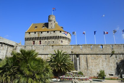France, Ille-et-Vilaine (35), côte d'émeraude, Saint-Malo, les remparts de la ville et le chateau