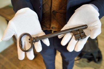 France, Aisne (02), Château-Thierry, Musée Jean de La Fontaine - Ville de Chateau-Thierry dans la maison natale du poète, la clé du grand portail aujourd'hui disparu