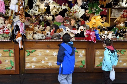 France, Bas-Rhin (67), Strasbourg, vieille ville classée Patrimoine Mondial de l'UNESCO, marché de Noël (Christkindelsmarik) de la place Broglie