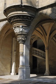 France, Paris (75), musée du Moyen-Age, ancien hôtel de Cluny, escalier de la chapelle
