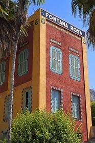 France, Alpes-Maritimes (06), Menton, Jardin Fontana Rosa, villa surélevée ornée de céramiques, qui comprend la bibliothèque et le cinéma personnels de l'écrivain