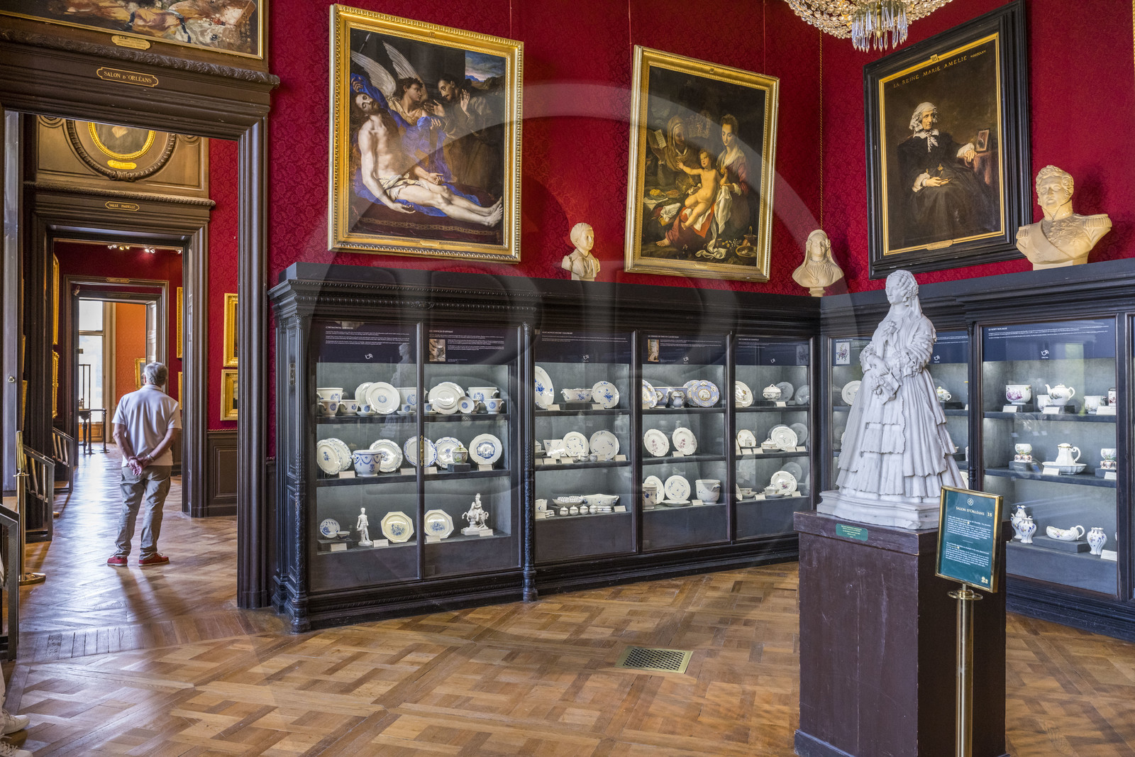 France, Oise (60), Chantilly, le chateau de Chantilly, le musée Condé, le cabinet d'Orléans, porcelaines de Chantilly