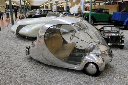 France, Haut-Rhin (68), Mulhouse, Cité de l’automobile - Musée national – Collection Schlumpf, « Œuf » de 1942, dessiné par l’architecte Paul Arzens, bien en avance sur son temps et bio-design avant l’heure ; cinq batteries alimentaient le moteur électrique, d’une autonomie de 100 kilomètres