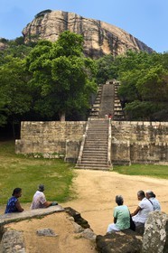 Sri Lanka, Province du Nord Ouest, le grand escalier de la forteresse de granit de Yapahuwa, éphémère capitale du pays au XIIIème siècle