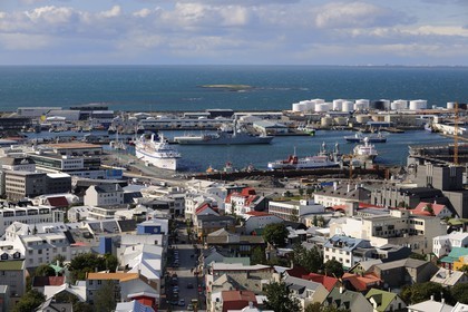 Islande, Reykjavik, la rue Skolavordustigur de la vieille ville menant au port