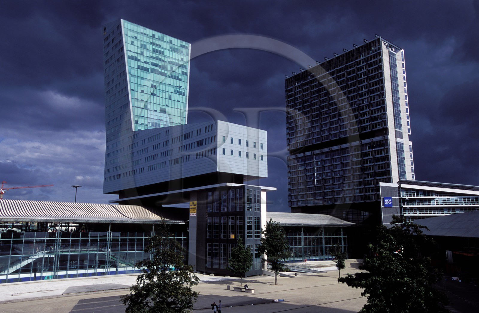 France, Nord (59), Lille, la gare TGV de Lille-Europe (Tour de Vasconie du centre commercial Euralille)