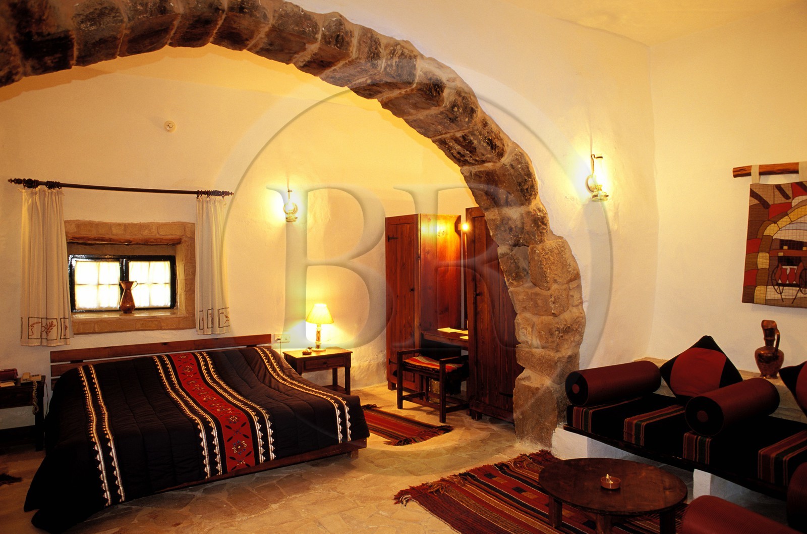 Jordanie, Petra, Hôtel Taybet Zaman (ancien village transformé) chambre de caractère