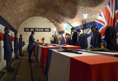 France, Meuse (55), Verdun, la Citadelle Souterraine, poste de commandement souterrain durant la première guerre mondiale où vivaient plus de dix mille hommes, reconstitution de la cérémonie de désignation du soldat inconnu parmis huit cercueils