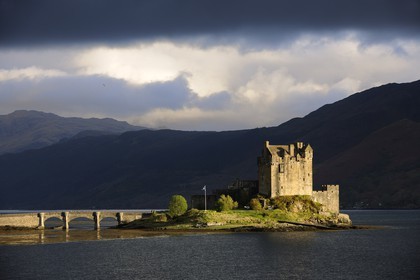 Royaume-Uni, Ecosse, région des Highlands, comté de Ross & Cromarty, Eilean Donan Castle, château à l'entrée du Loch Duich