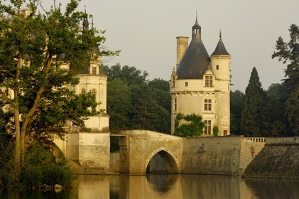 France, Indre-et-Loire (37), château de Chenonceau de style Renaissance qui enjambe le Cher, édifié de 1513 à 1521, la tour des Marques