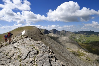 France, Alpes-de-Haute-Provence (04), Uvernet-Fours, parc national du Mercantour, vallée de l'Ubaye, sentier de randonnée du circuit des lacs du col de la Cayolle au Pas du Lausson, cirque du lac d'Allos