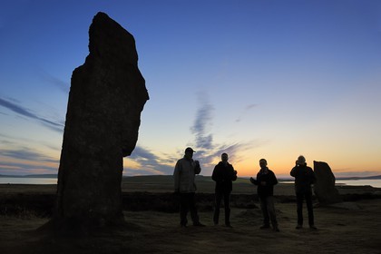 Royaume-Uni, Ecosse, Iles Orcades, Ile de Mainland, au bord du Loch of Stenness, cercle de pierres levées du Ring of Brogar, classées Patrimoine Mondial de l' UNESCO