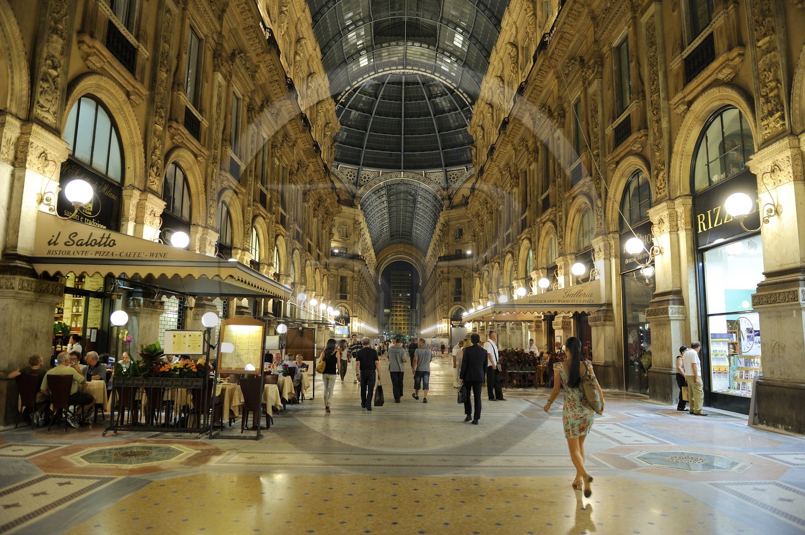 Italie, Lombardie, Milan, la galerie Vittorio Emanuele II, galerie commerçante construite au XIXe siècle par Giuseppe Mengoni