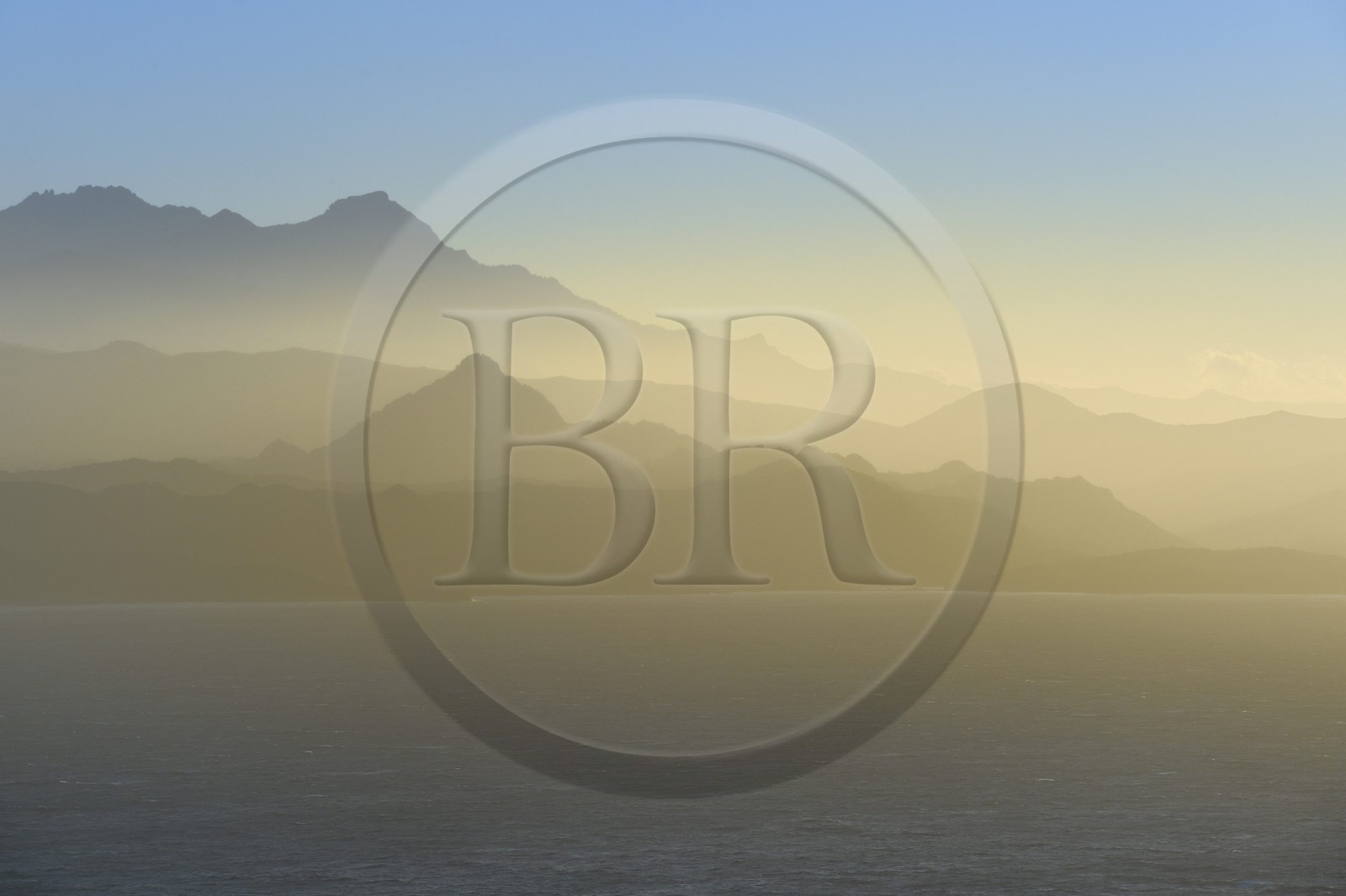 France, Haute-Corse (2B), Nonza, le golfe de Saint Florent et les montagnes des Agriates