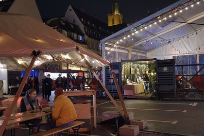 France, Bas-Rhin (67), Strasbourg, vieille ville classée au Patrimoine Mondial de l’UNESCO, le Marché de Noël Off place Grimmeissen