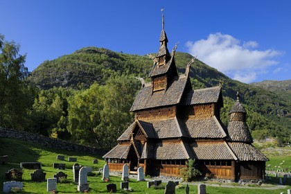 Norvège, comté de Sogn Og Fjordane, église en bois debout ou stavkirke (1130) de Borgund aux motifs vikings de l’ère pré-chrétienne
